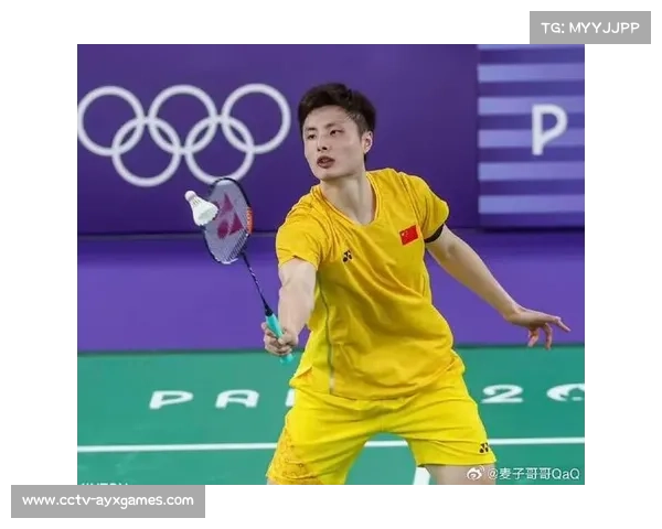 石宇奇世锦赛半决赛中场吃面包恢复体能画面走红展现巅峰对决激烈强度